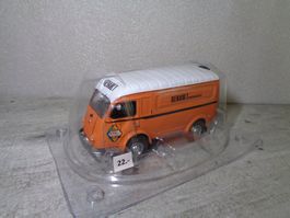 UH 1:43 Classic Car Renault 1000kgs R2065