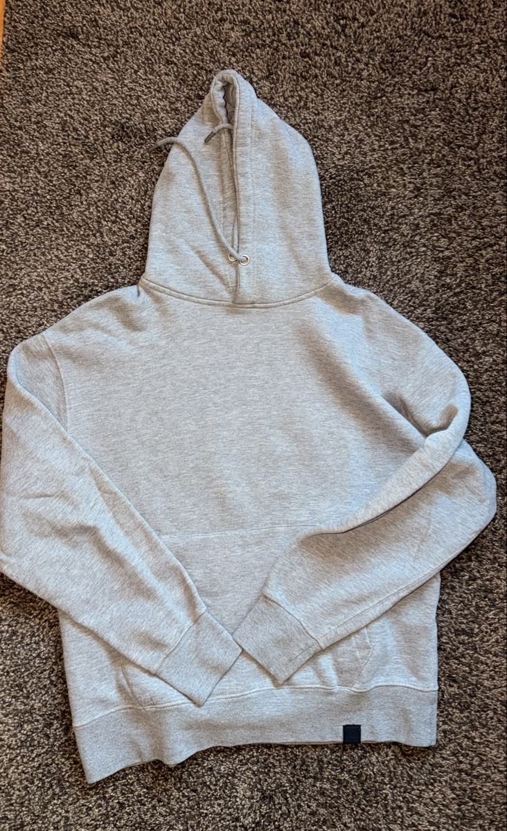 Pull&Bear Maglioni & Felpe: Kapuzenpullover Pull&Bear grau Grösse L – Usato da Itingen venduto da Milan.