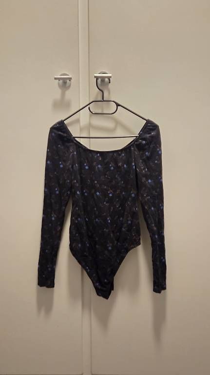 Tops: Body mit Herzausschnitt, S/36 – D'occasion à Bern par nigq 1