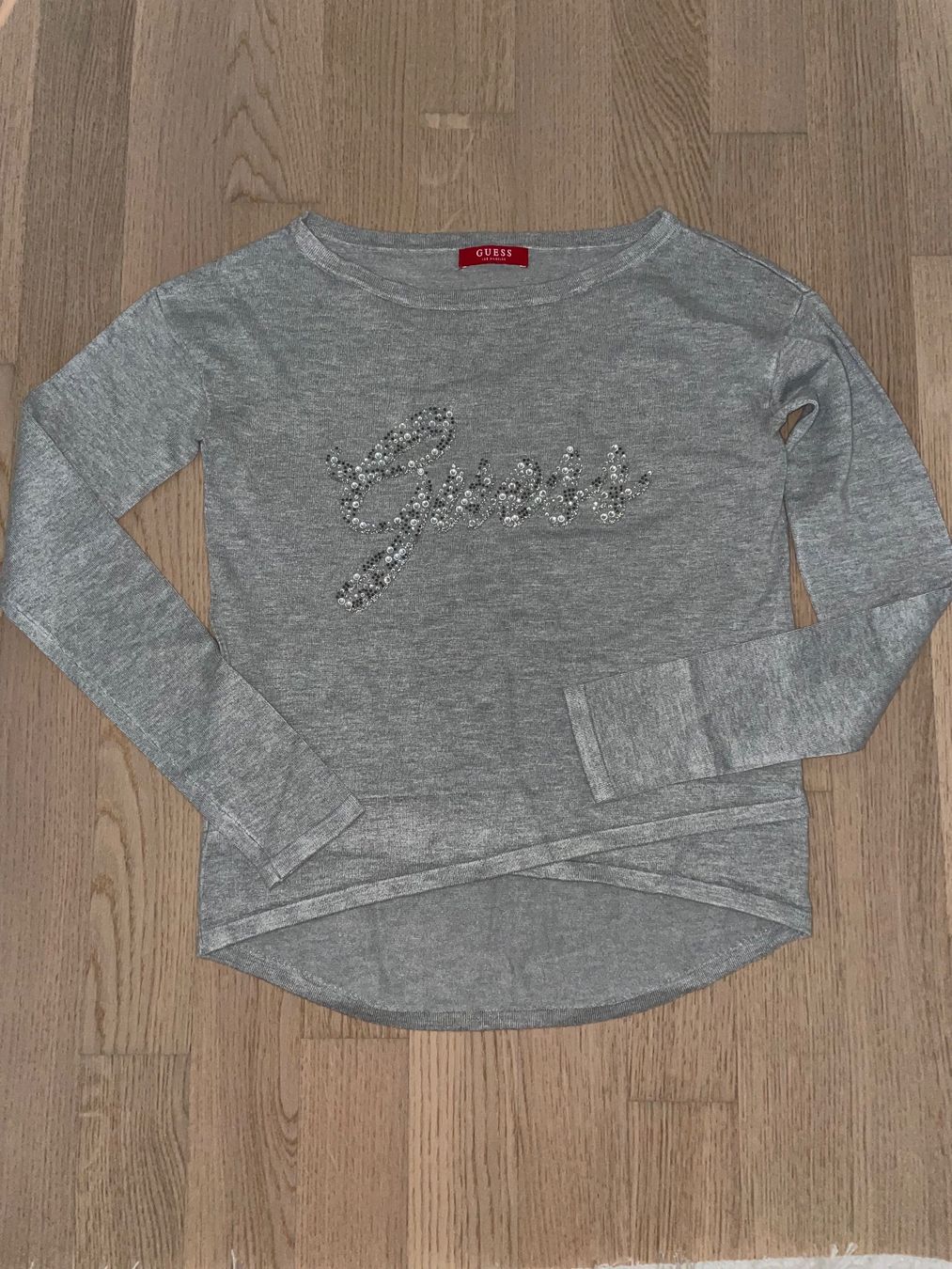 Guess Top: Haut - Guess – Nuovo (secondo la descrizione) da La Chaux-de-Fonds venduto da 19_po