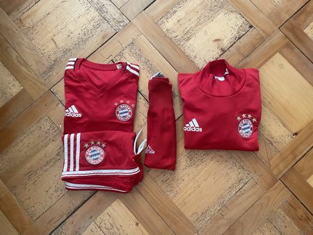 FC Bayern | T-Shirt | Trainingsanzug | Original | Adidas