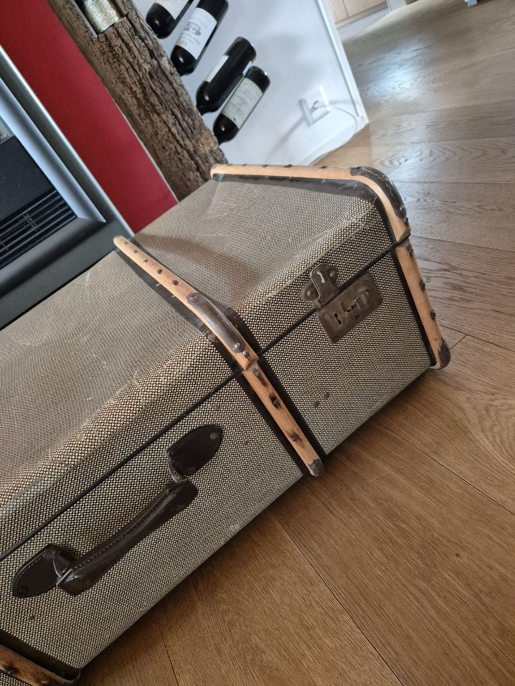 Valigie: Alte Vintage Truhe, Reisekoffer, – Difettoso da Opfikon venduto da Annanet 1