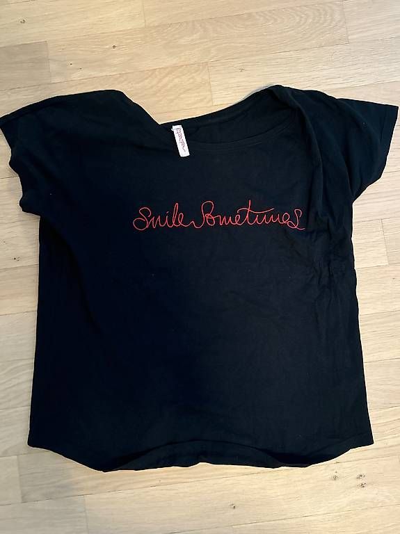 T-shirt: Tshirt Black – Nuovo (secondo la descrizione) da Zürich venduto da nik_tw2j
