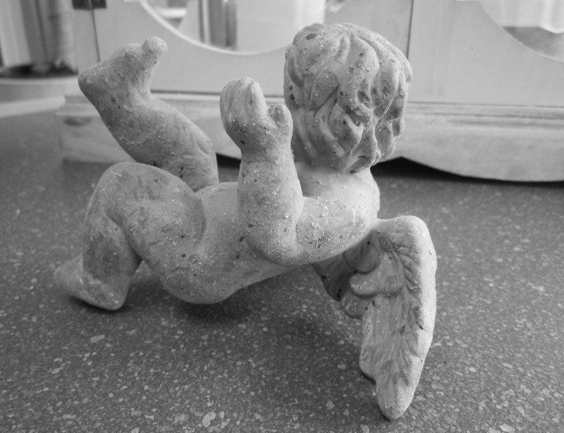 Figuren: Liegender Engel in Betonoptik – Gebraucht aus Bischofszell von Pfau0 2