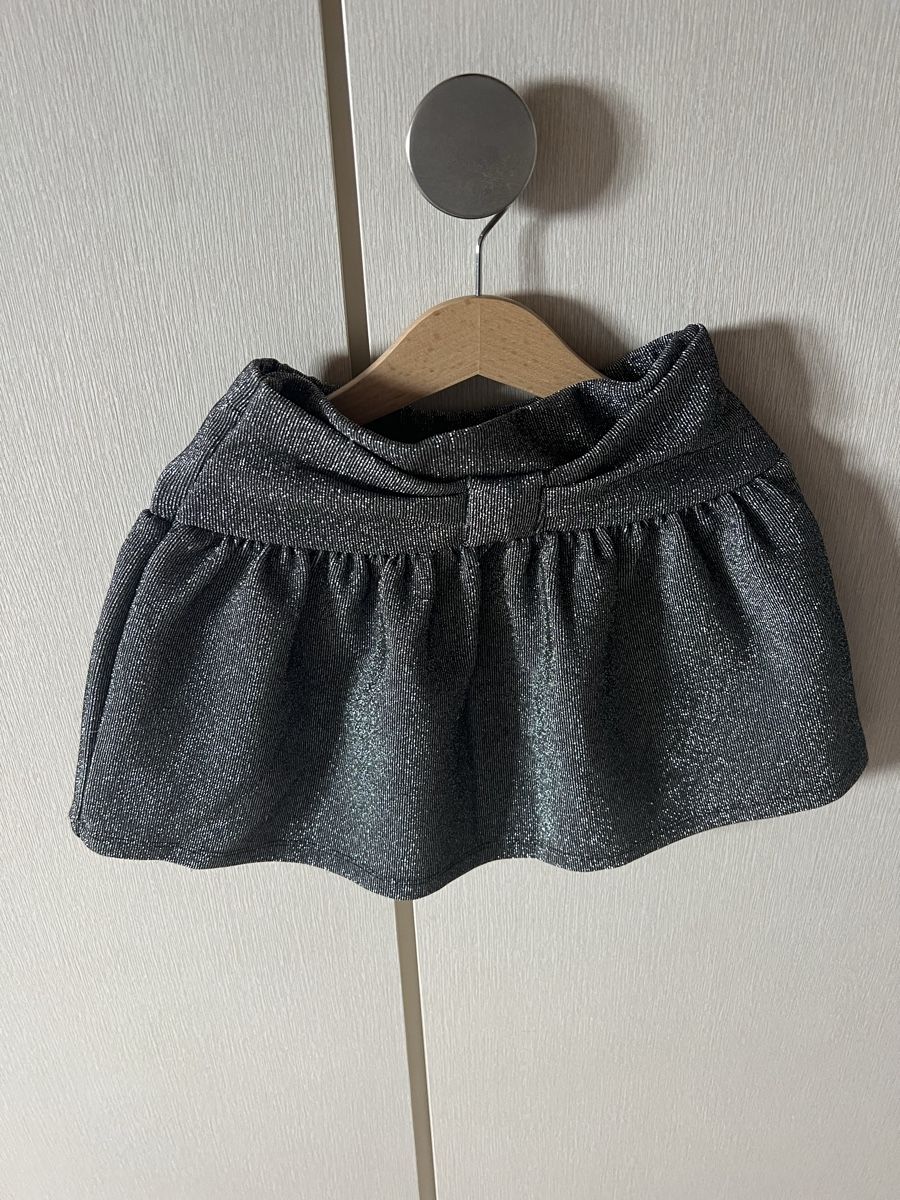 Zara Vestiti & Gonne: Zara Glitzerrock Grösse 110 – Usato da Inwil venduto da Karenstone