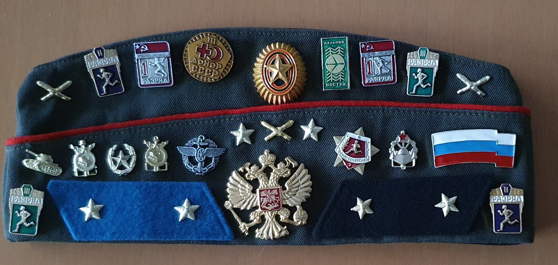 Copricapi, berretti & cappellini: Russischer Militär Hut Kappe mit Abzeichen – Usato da Kreuzlingen venduto da Rschweiz1