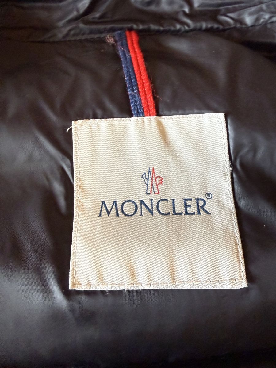 Moncler Cappotti: Moncler Daunenmantel schwarz – Usato da Meisterschwanden venduto da Larana7 5