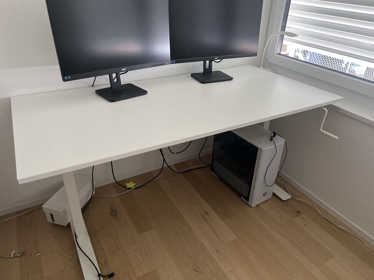 Ikea Bureaux: Kurbeltisch IKEA Trotten – D'occasion à Dübendorf par takuya951753