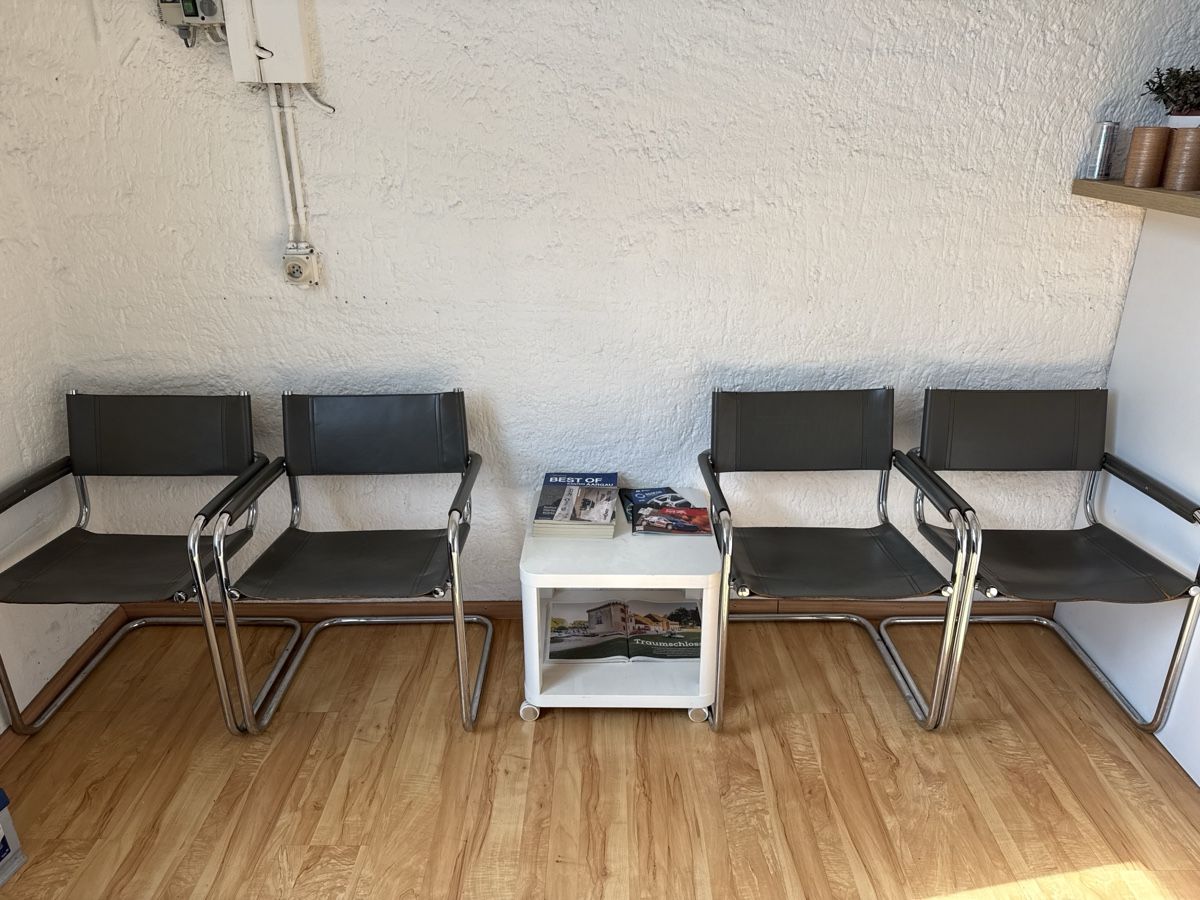 Set di tavolo e panche: Bürostühle und Tisch – Usato da Lenzburg venduto da mpt_qr6v