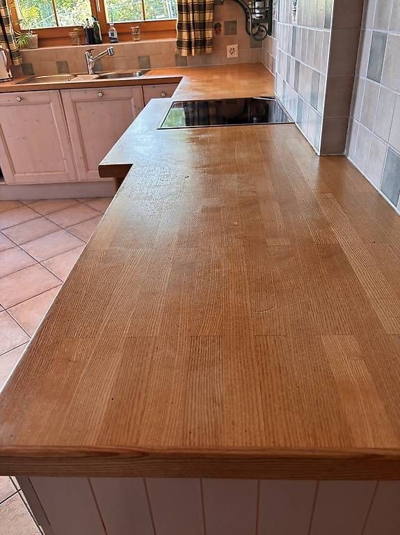 Cucine complete: Cuisine Mobalpa avec plan travail en bois massif – Usato da Chesières venduto da rhy_dd5f 3