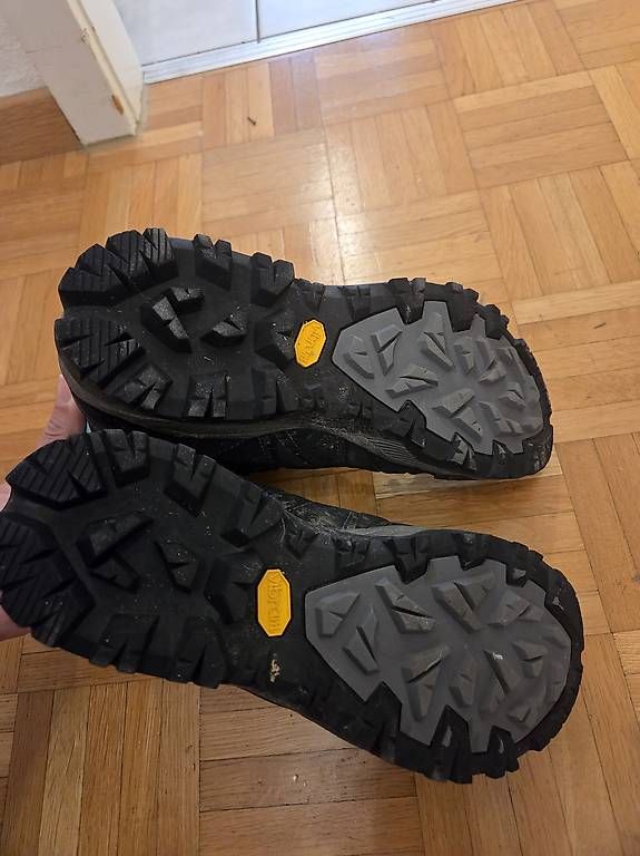 Scarpe da donna: Leichte Wanderschuhe Damen Grösse 42 – Usato da Zürich venduto da Le1 1