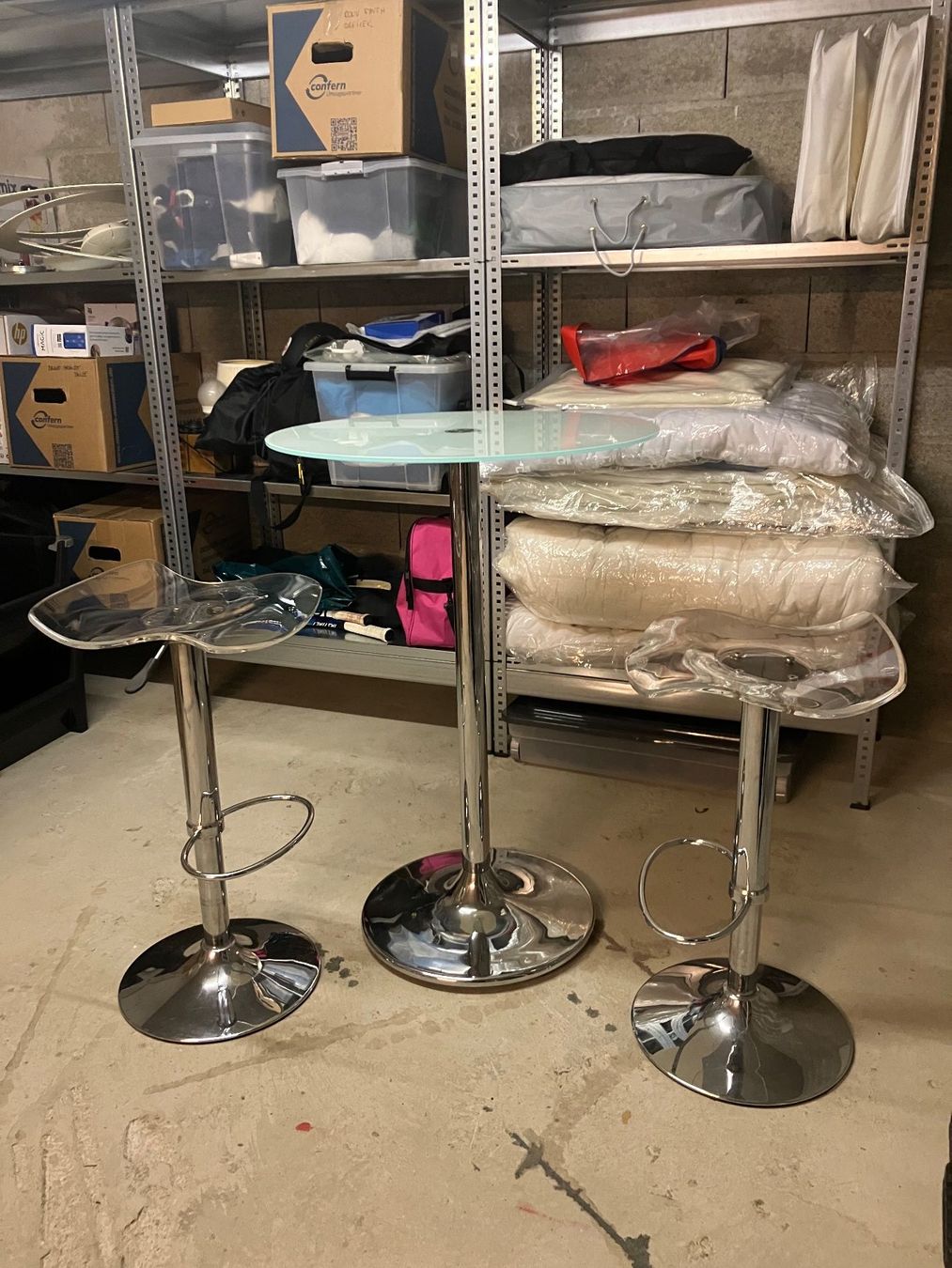 Set di tavolo e panche: Table haute bistrot et deux tabourets – Usato da Vich venduto da SophieCo