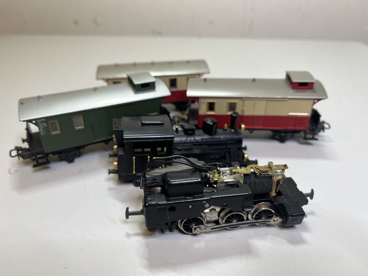 Märklin Modellini di ferrovie: Märklin Dampflok mit 3Wagen  – Usato da Adlikon venduto da Tonda01 5
