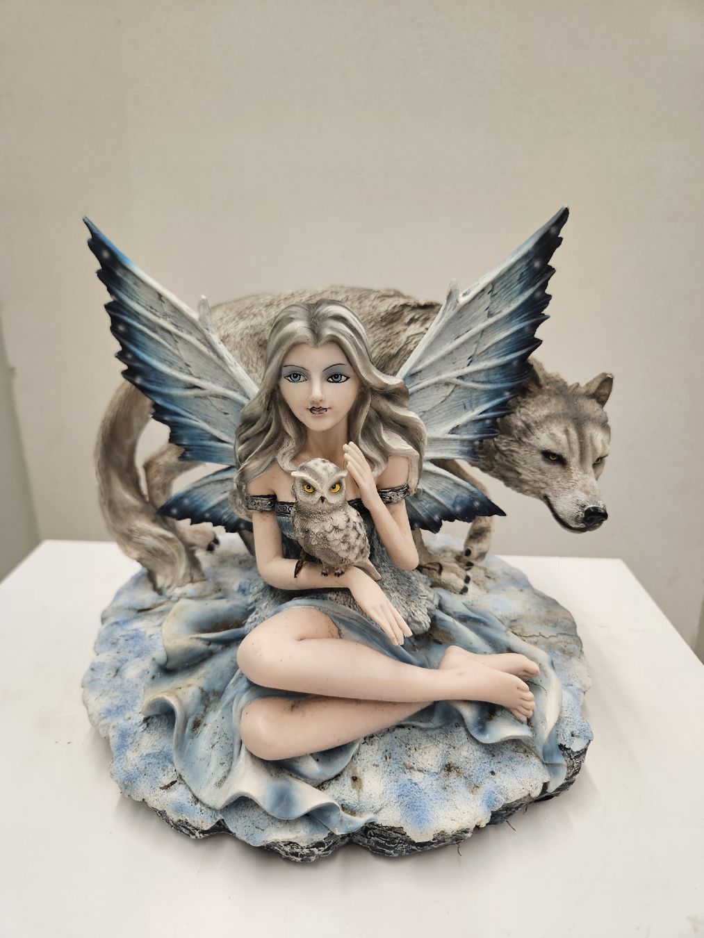 Statuette: Elfe mit Wolf und Eule 29x30cm – Nuovo (secondo la descrizione) da Dielsdorf venduto da Kenan997
