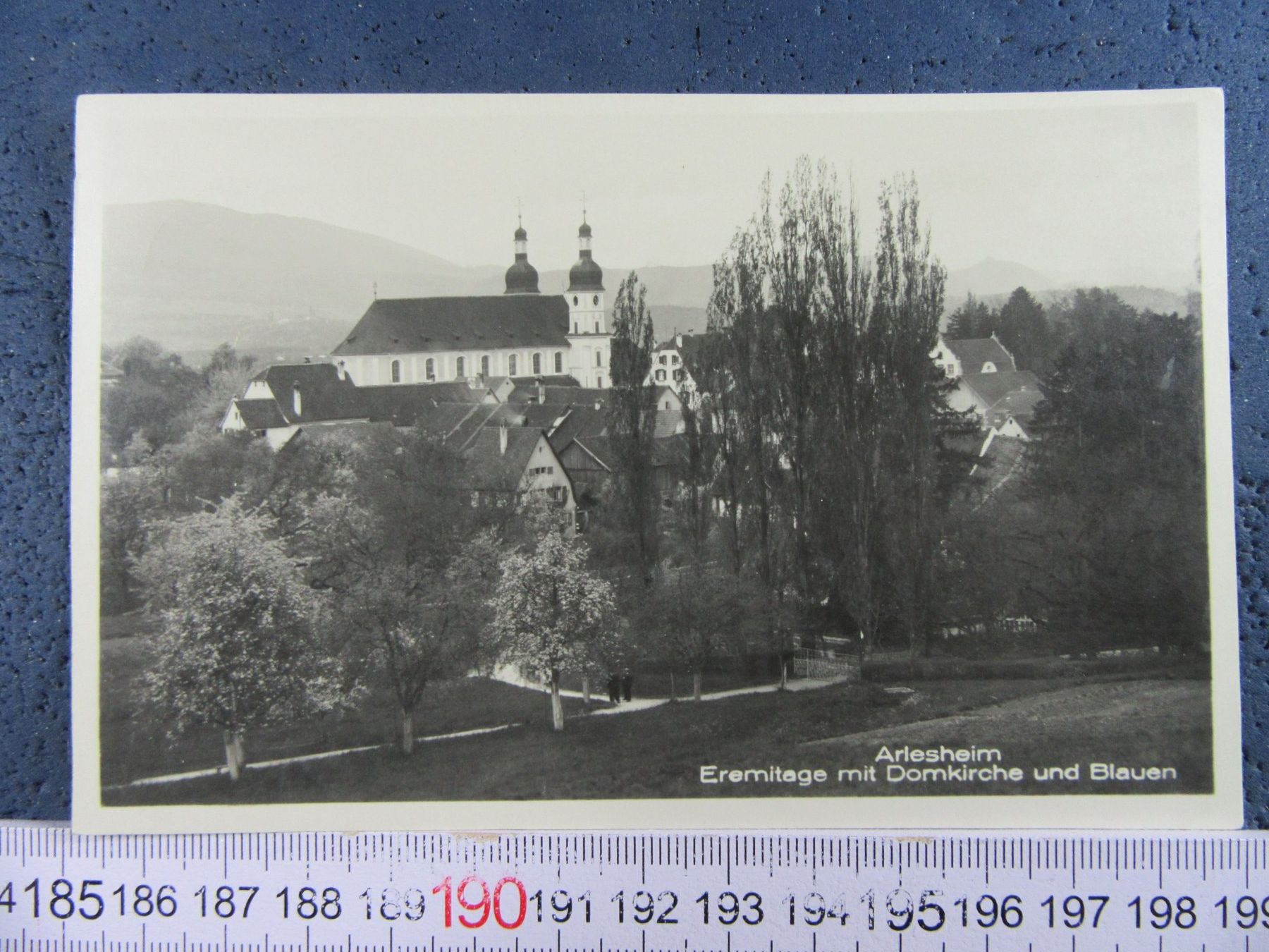 Cartoline postali: ARLESHEIM 1935 EREMITAGE DOMKIRCHE UND BLAUENBERG BL-AK – Usato da Ettingen venduto da Hausi4711