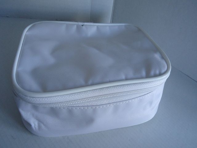 Valises de voyage: Schminktäschli in weiss – D'occasion à Ergisch par Haemmerli59 1
