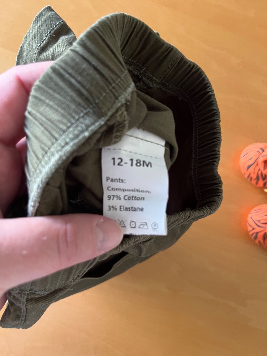 H&M Pantaloni: Stoffshorts olivegrün – Usato da Ziefen venduto da Madame1982 1