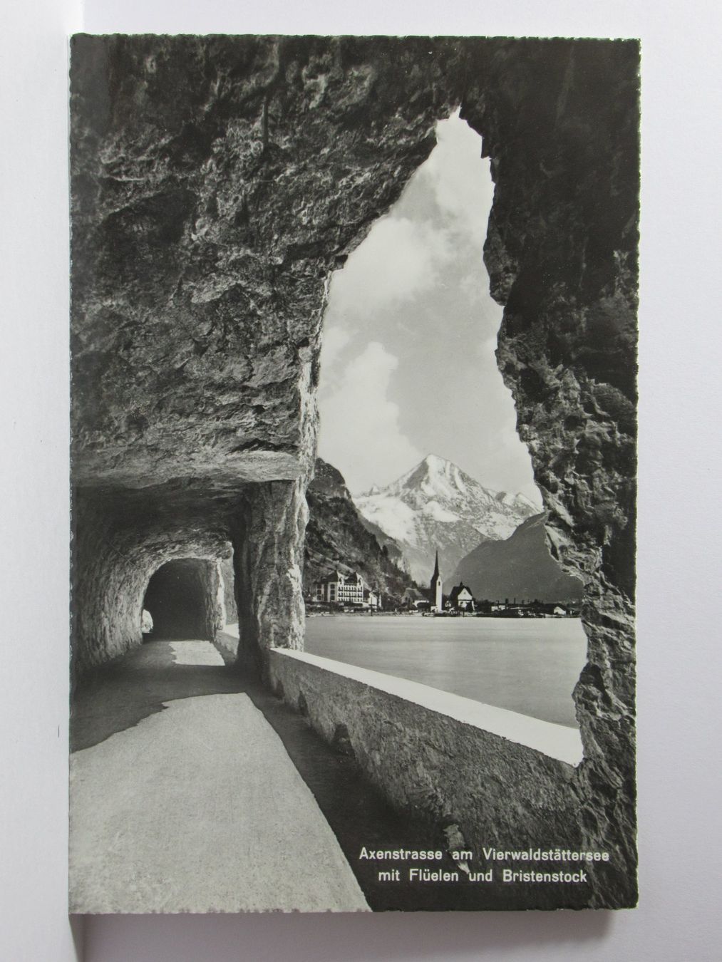 Ansichtskarten: Axenstrasse und Flüelen – Gebraucht aus Grenchen von Bluemchen1900