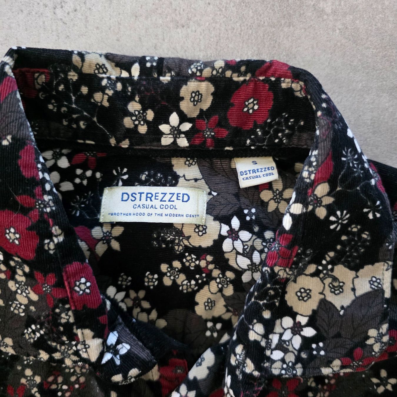Camicie: Hemd Dstrezzed Blumenmuster schwarz Grösse S – Usato da Bern venduto da TMYZ 1