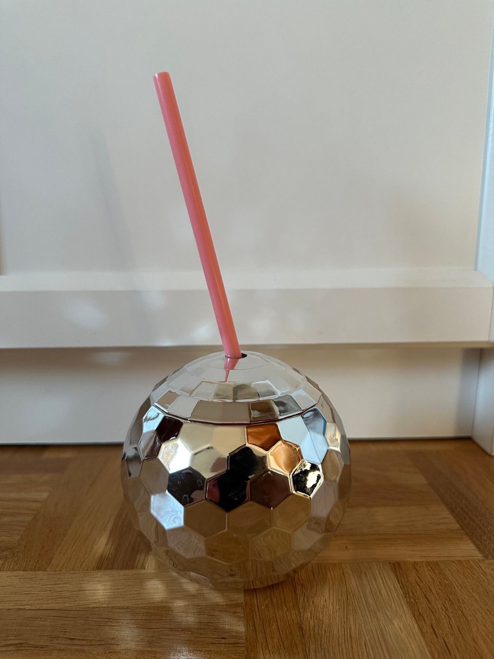 Bicchieri: Disco Ball Becher mit Trinkhalm silberfarben – Usato da Winterthur venduto da nelead