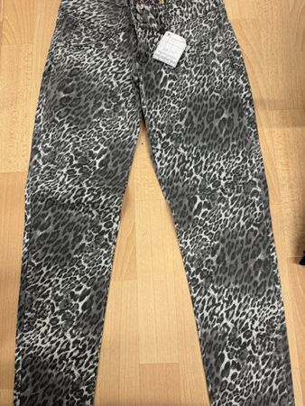 Damen Jeans Grösse 38 Leo Look, auffällig im Sommer !