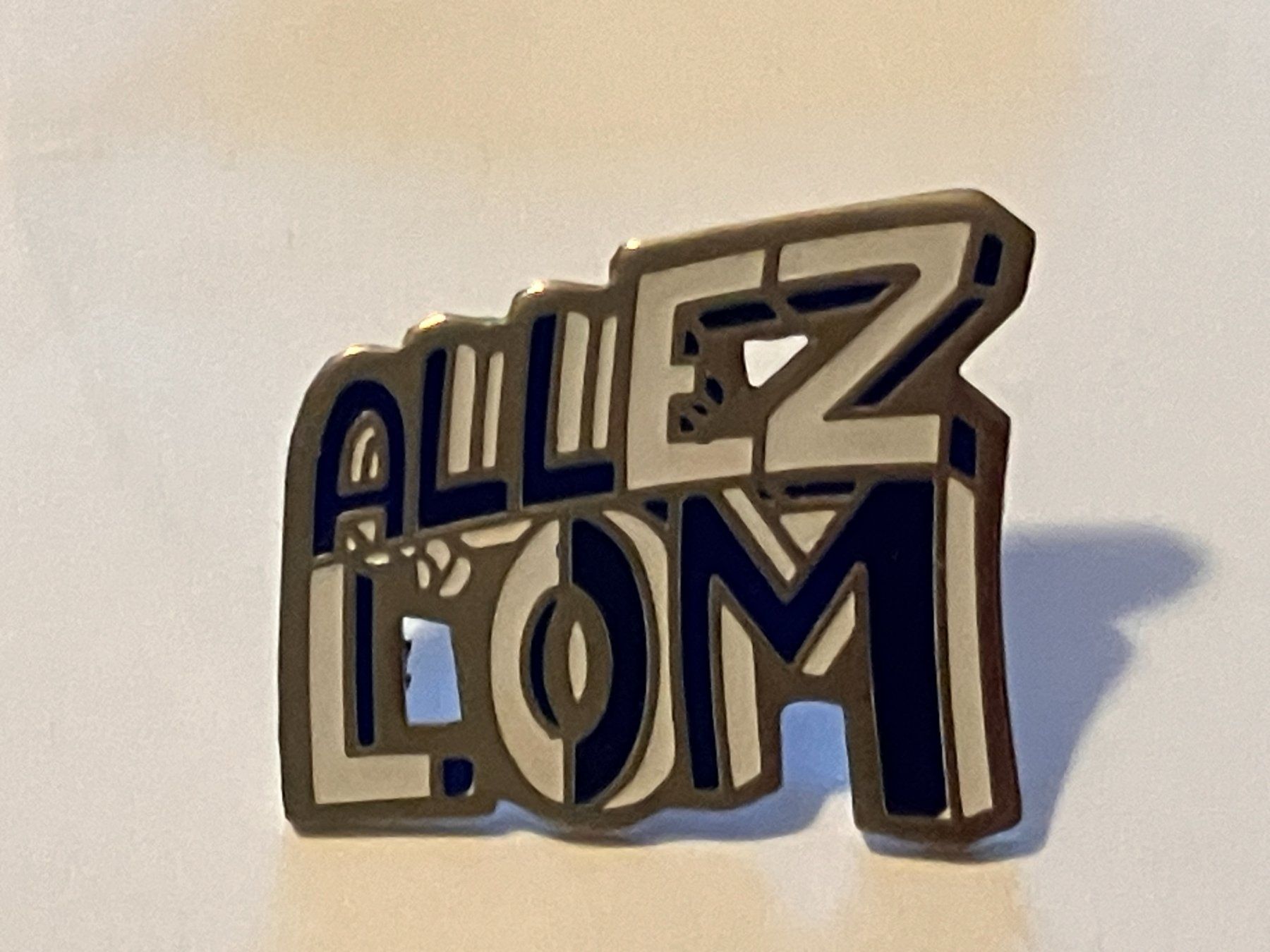 Placchette & Badge: 1 Pin Allez Lom – Usato da Basel venduto da djwwpp