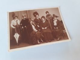 SCHWIIZER FRAUE DAZUMAL - 7 ELTERI VERCHLEIDETI DAME - ZH