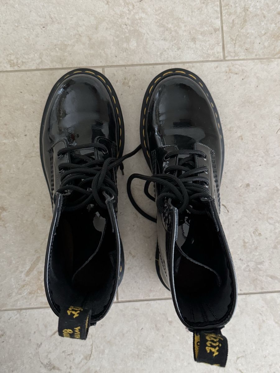Dr. Martens Damenschuhe: Dr. Martens Lackleder Boots (38) – Gebraucht aus Triesen von antonellaaa_ 3