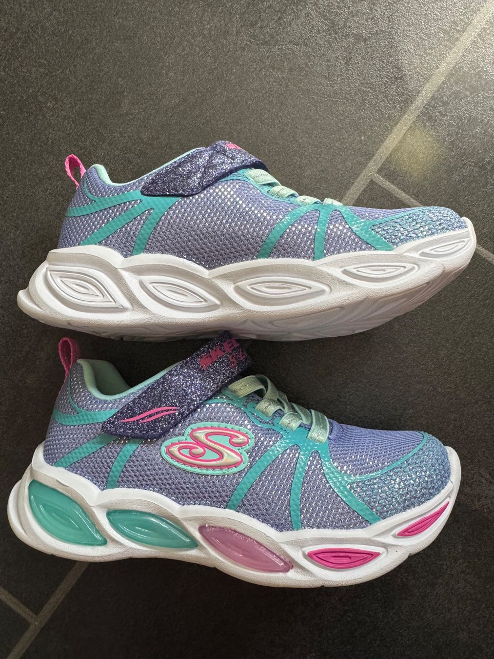 Skechers Schuhe für Mädchen: Skechers Gr.28  (NEU) – Neu (gemäss Beschreibung) aus Moosseedorf von SDmedia 1