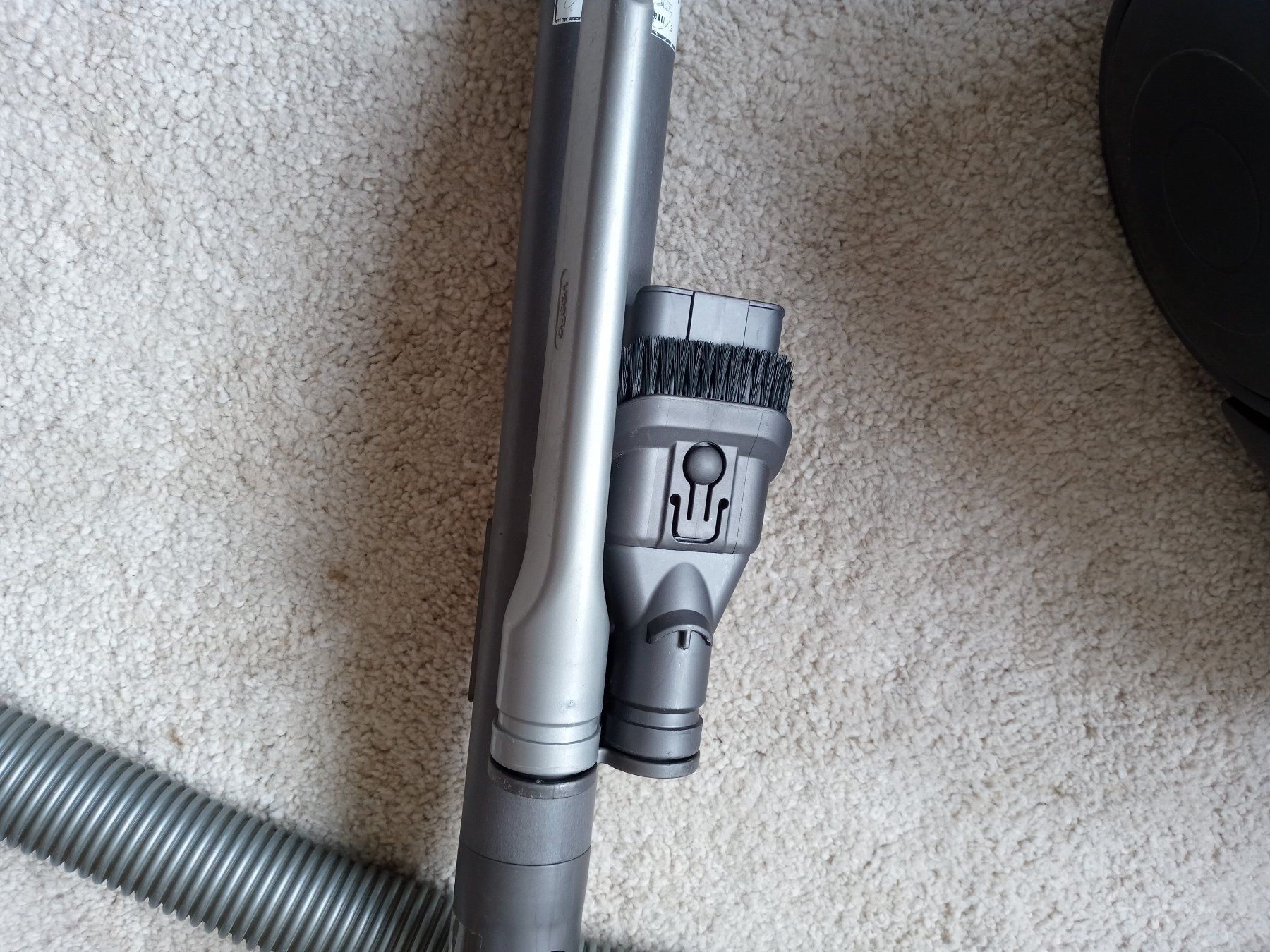 Dyson Aspirapolveri & Accessori: Staubsauer Dyson DC29 mit Zubehör – Usato da Prez-vers-Siviriez venduto da Monija70 1