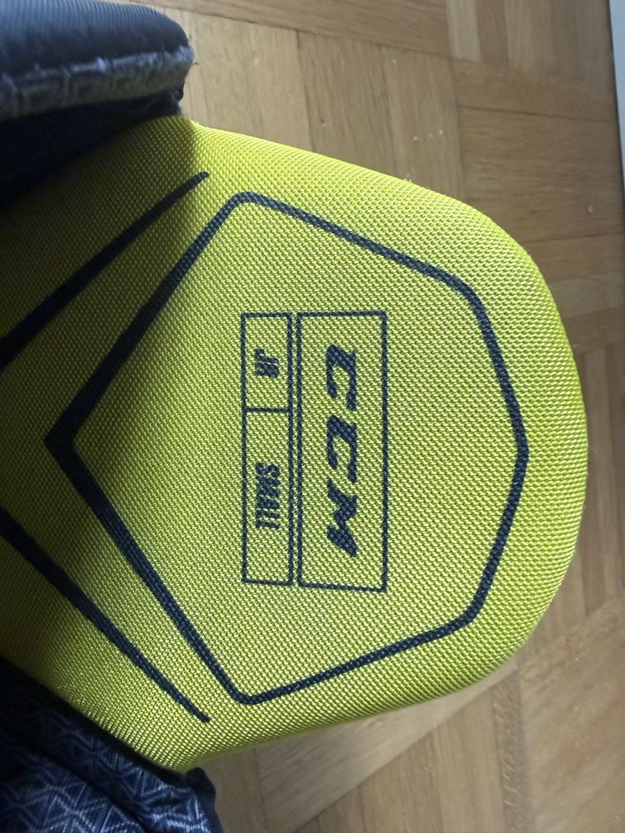 Ccm Pantaloni: CCM Eishockey Hosen 9080 Grösse S – Usato da Au (ZH) venduto da Arbeitsameise 1