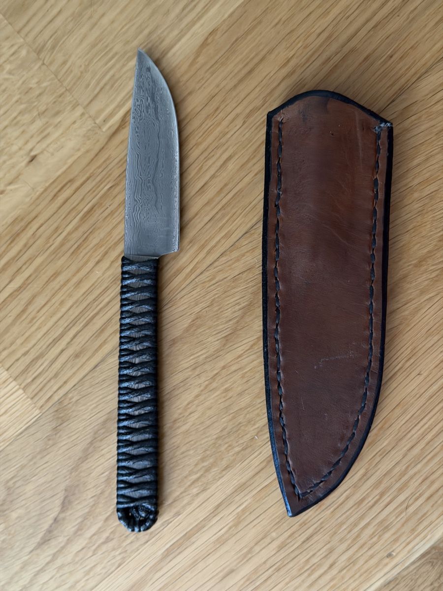 Coltelli da cucina: Artisan handmade damascus EDC knife with leather sheath – Nuovo (secondo la descrizione) da La Tour-de-Peilz venduto da bma_s97h