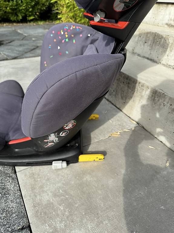 Auto-Kindersitze: Kindersitz MaxiCosi Rodifix – Gebraucht aus Obfelden von Tigrouneophyte01 1