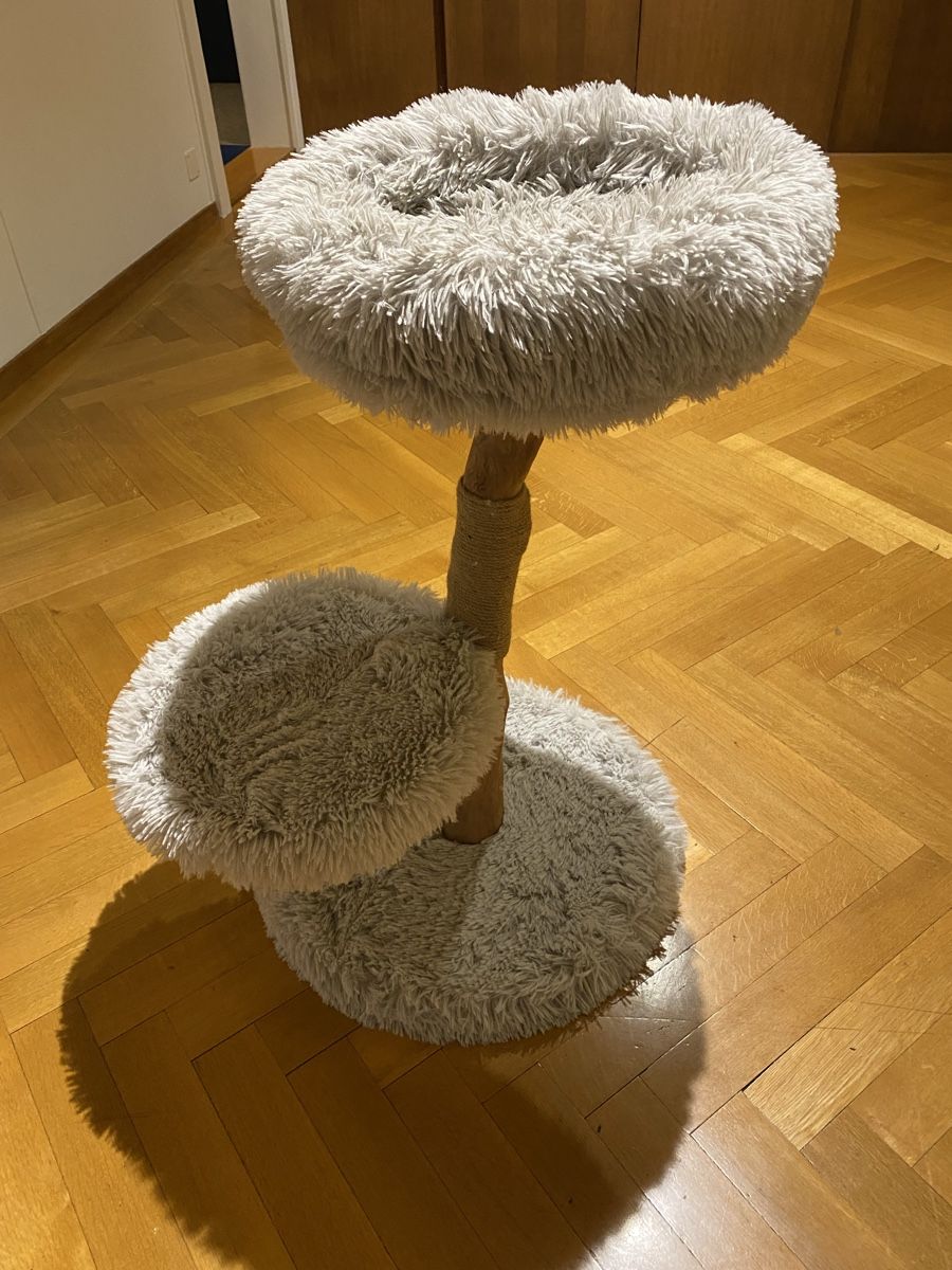 Tiragraffi: Neuwertiger Katzenbaum von Designed by Lotte – Usato da Luzern venduto da querbeat33 1