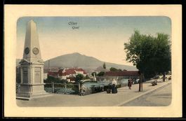 AK Olten, Quai, Straßenpartie mit Obelisk u. Ufer mit Denkma