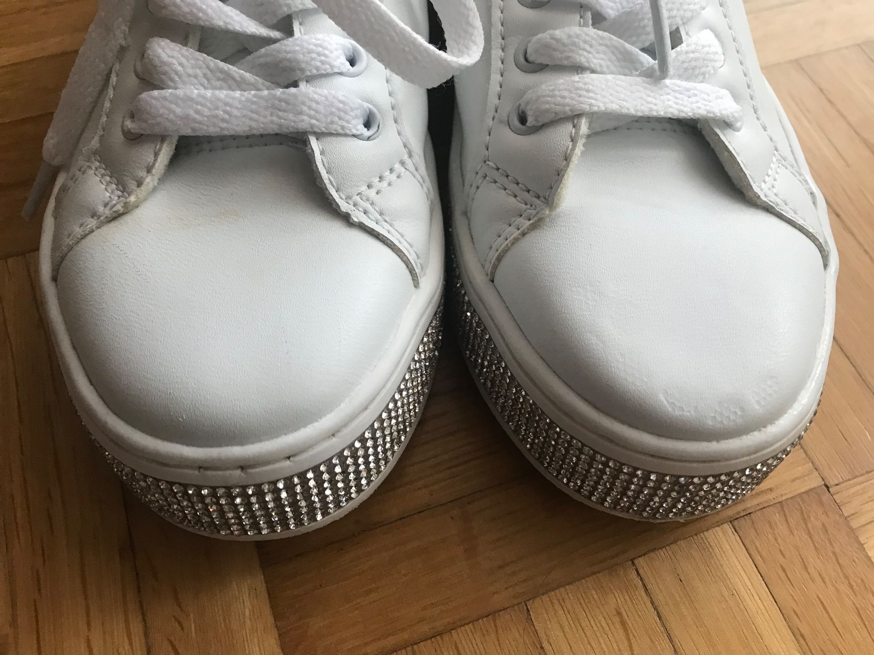Scarpe per ragazze: Sneaker mit Strasssteinchen Grösse 33 weiss – Usato da Emmenbrücke venduto da Hathor123 8