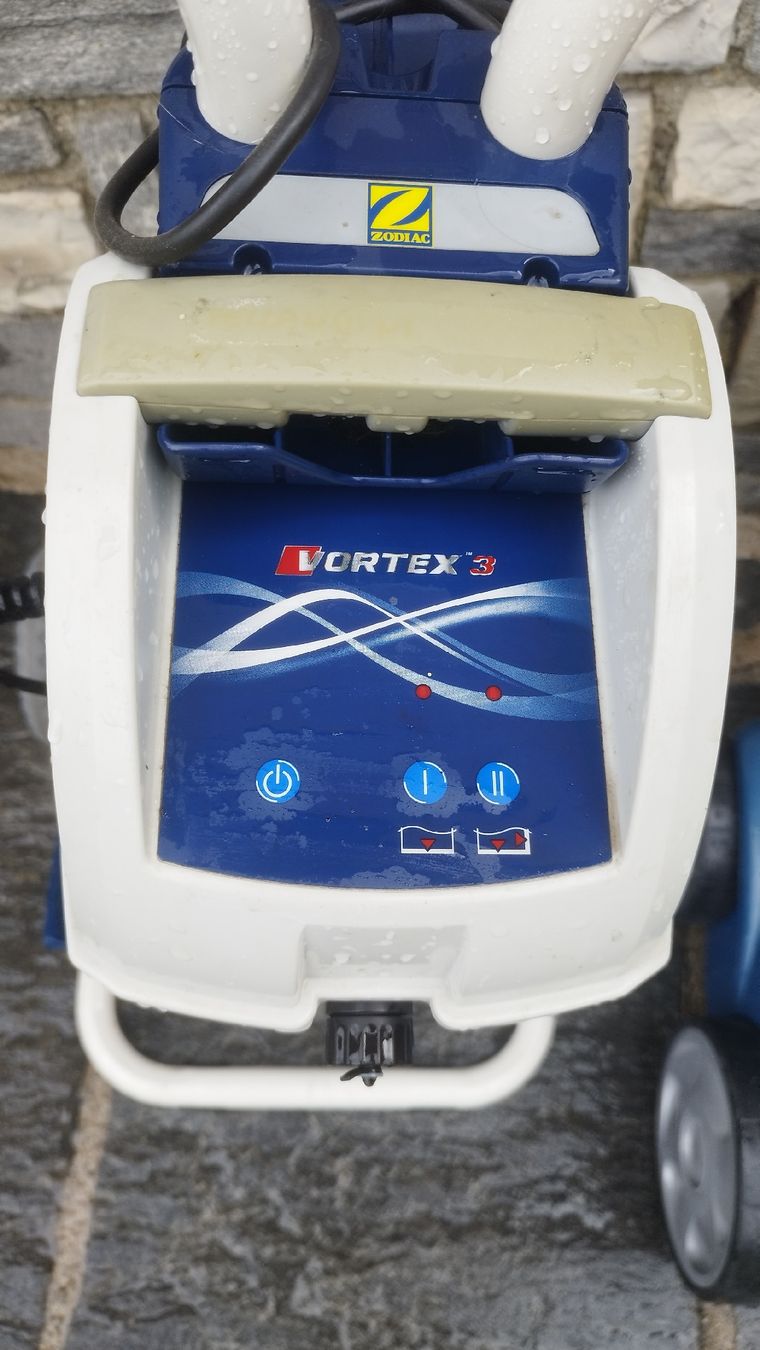 Accessoires de piscine: Robot pulitore Zodiac Vortex 3 completo di carrello – Défectueux à taverne par Pedro37 2