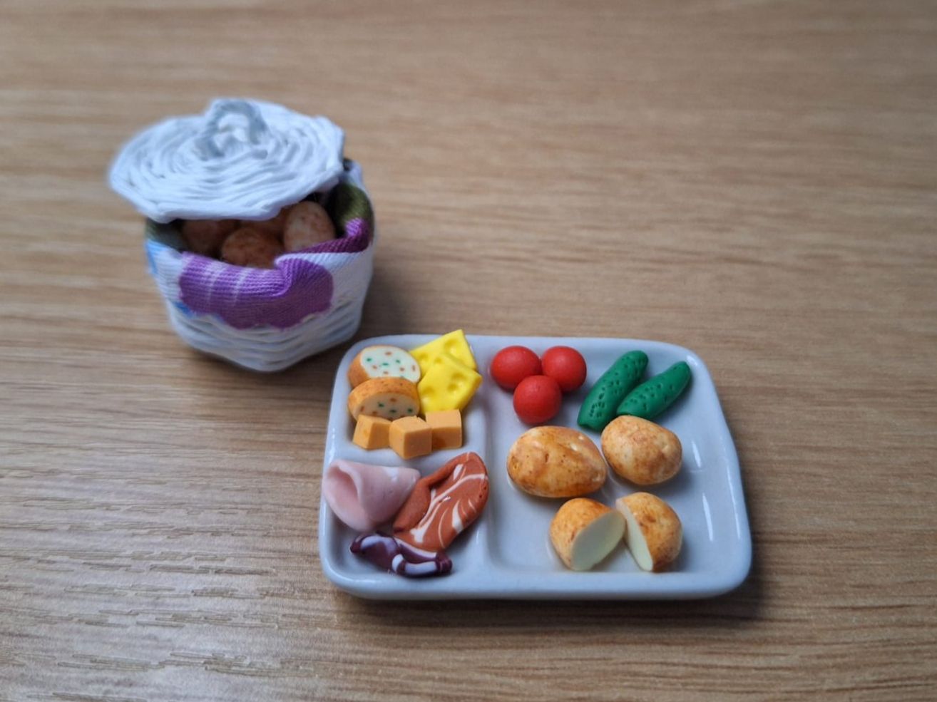 Maisons & Meubles de poupées: Handmade Gschwellti mit Korb – Neuf (Voir description) à Zürich par HandmadeTinyFood 3