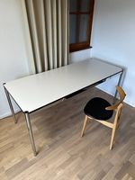Bureau USM Haller en stratifié gris perle // Ref. AY0440