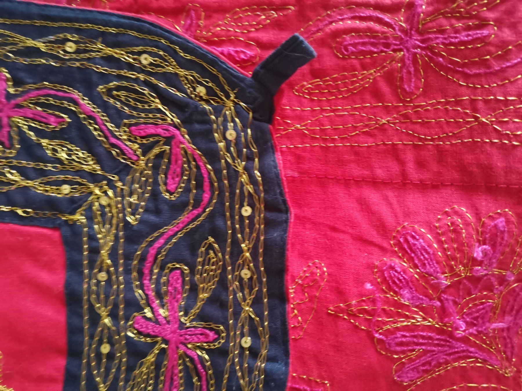 Altra biancheria da tavola: Nappe rouge brodée pakistanaise – Usato da Courtepin venduto da Fin_dj7p 3