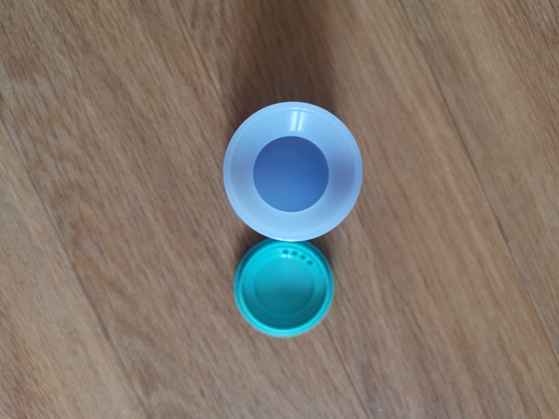 Tupperware Contenitori & Simili: Tupperware / Salzstreuer / blau grün – Usato da Hergiswil NW venduto da Angfri 2