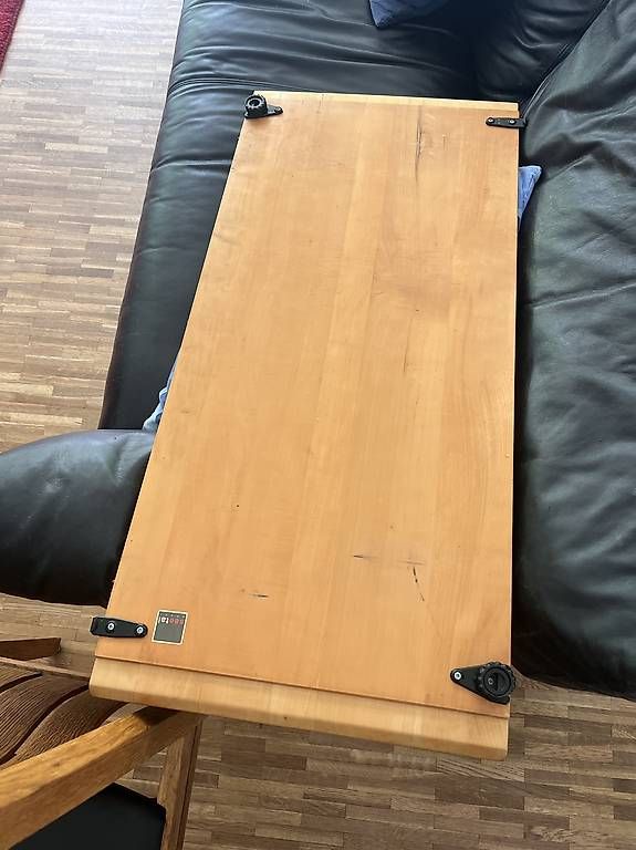 Tables: Massiver Birnbaumtisch – D'occasion à St Gallen par rub_gk9g 2