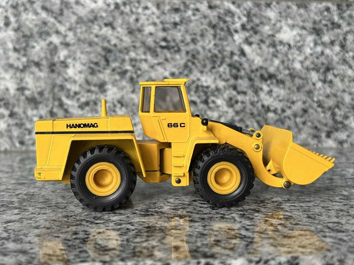 Modellbausätze & Standmodelle: Hanomag 66C , 1:50 , Cursor – Gebraucht aus Horw von Tigercat635 2