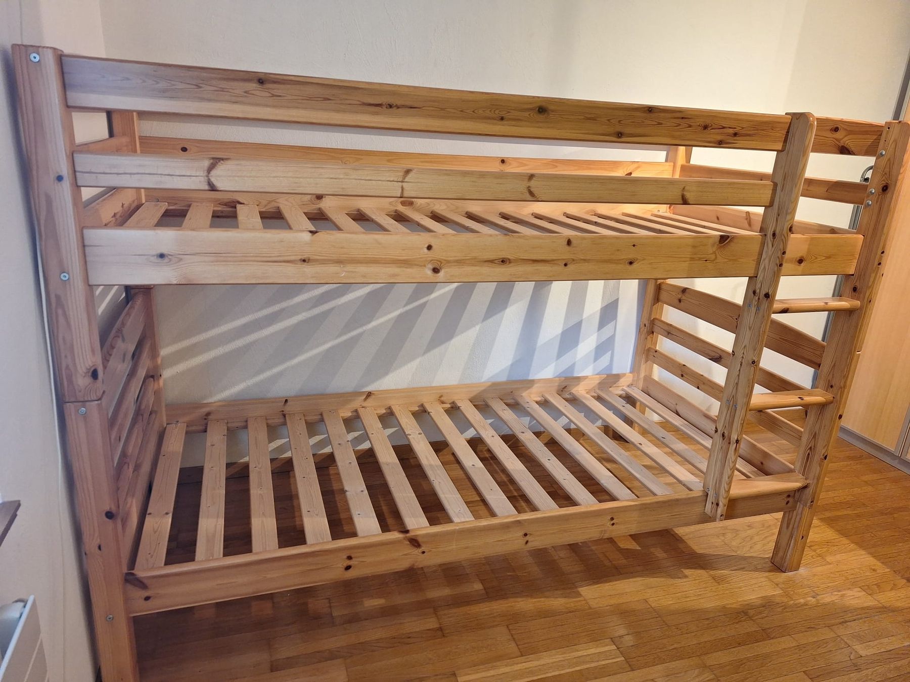 Betten: Etagenbett aus Holz – Gebraucht aus Berg am Irchel von Bergai