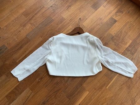 Bolerojacke, cremefarben, Ärmel in Netzstoff, Grösse M