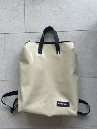 Freitag Rucksack Pete in beige