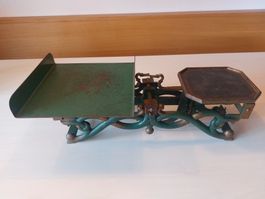 Alte grüne Waage, 5 kg - nostalgisches Deko-Objekt