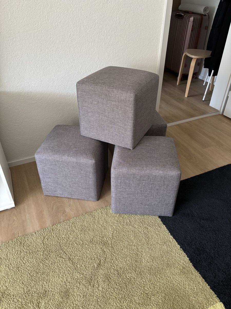 Sgabelli: 4x Komfortable Würfelhocker – Usato da Trimbach venduto da fro_2ztm 2