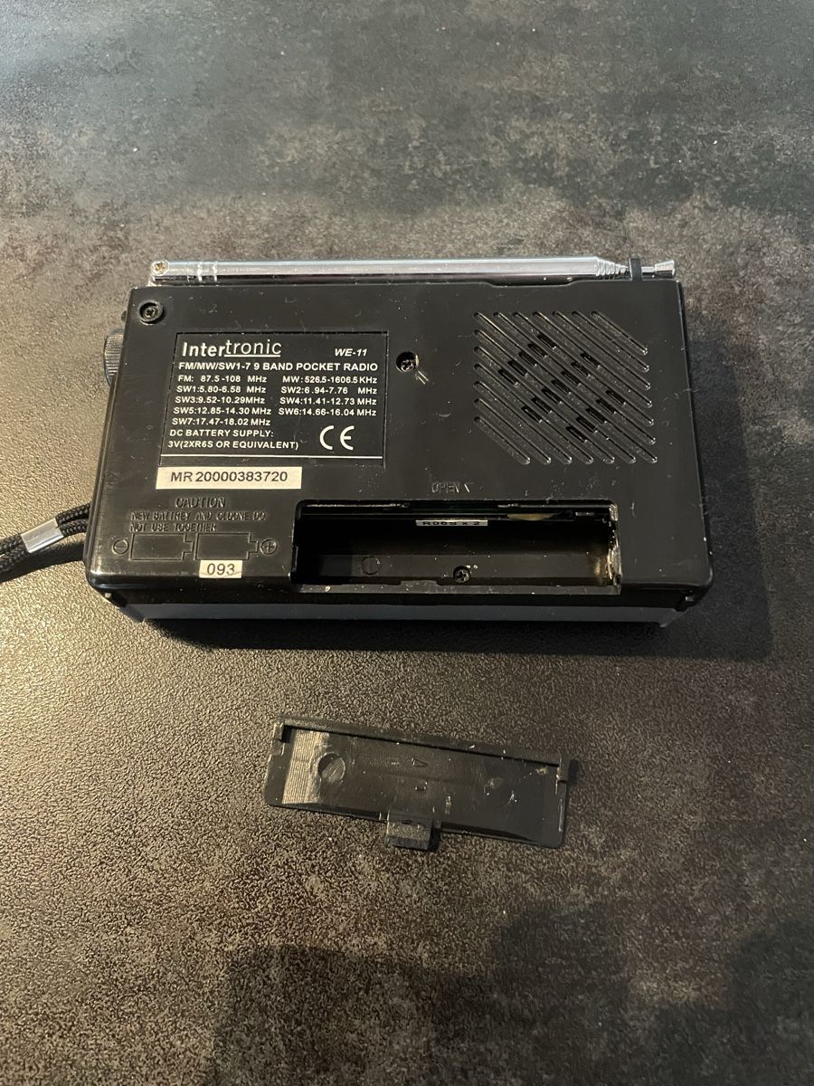 Radio: Ancienne Radio Multibande Portable Intertronic – Usato da Vallamand venduto da Bricbracbroc82 4