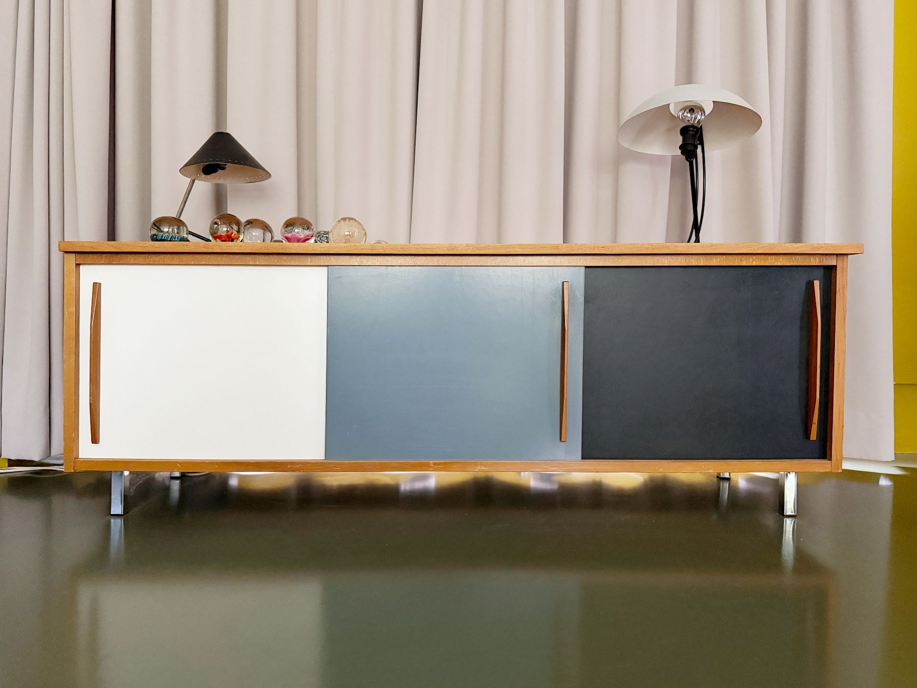 Cassettiere: SIDEBOARD Wohnbedarf Mid Century 50er – Usato da Zürich venduto da Diversikus